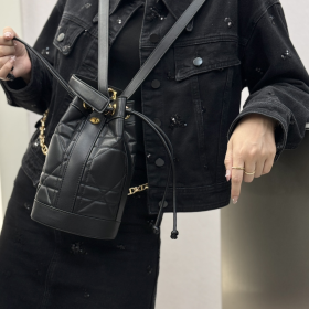 최고퀄 디올 스몰 백팩 블랙 서플 스몰 까나쥬